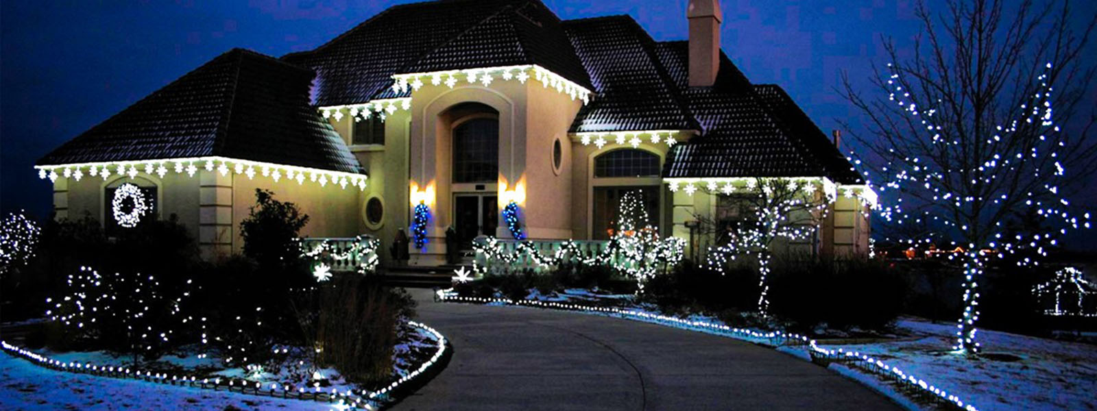 The Lawn Barber Holiday Lighting Installed Long Island